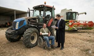 תאונות טרקטור, קומביין וציוד חקלאי המדריך המלא לפיצויים (פלתד, ביטוח לאומי ורשלנות)